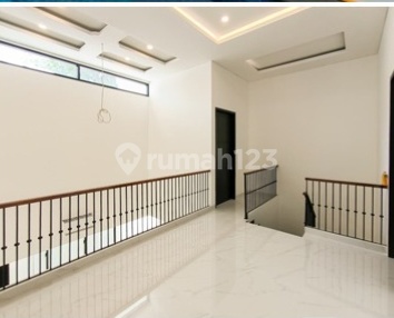 Hot Sale Rumah Bagus Mewah Siap Huni Ada Pool Posisi Rumah Hoek di Bintaro