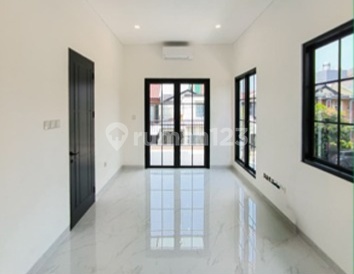Hot Sale Rumah Bagus Mewah Siap Huni Ada Pool Posisi Rumah Hoek di Bintaro 2