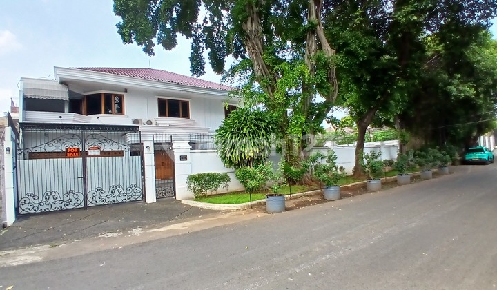 Luas & Nyaman di Area Residensial Kemang 
