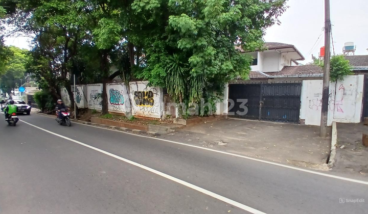 Rumah Hitung Tanah Luas di daerah Premium Jakarta Cocok Untuk Town House Harga Nyaris sama NJOP 