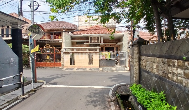 Chic Move-In Ready Residence in a Prime Location