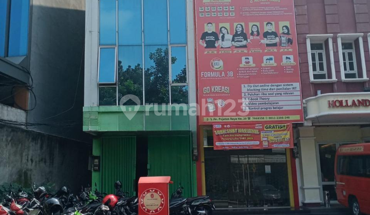 3 Lantai Siap Pakai, Dekat Pusat Keramaian 1