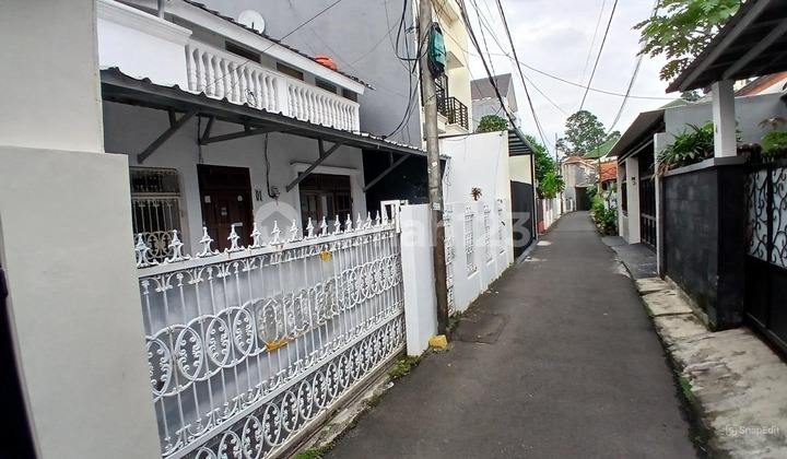 Ready-to-Use House, Suitable for Residence or Office, Very Close to Two-Car Road.