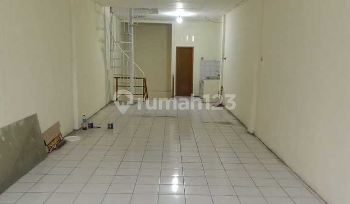 Ready-to-Use Shophouse in the Tebet Area