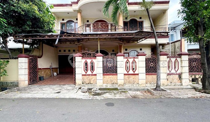 3 Lantai di Jalan 2 Mobil