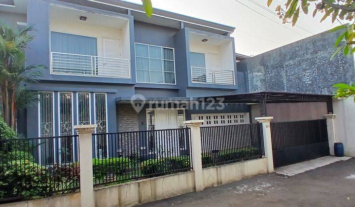 Rumah Apik Dalam Town House Jakarta Selatan  1