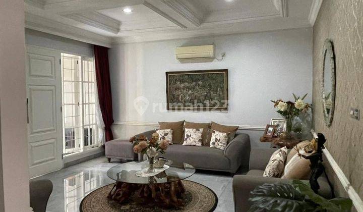 Asri, Semi Furnished, Strategis, Siap Jual di Jakarta Selatan  2