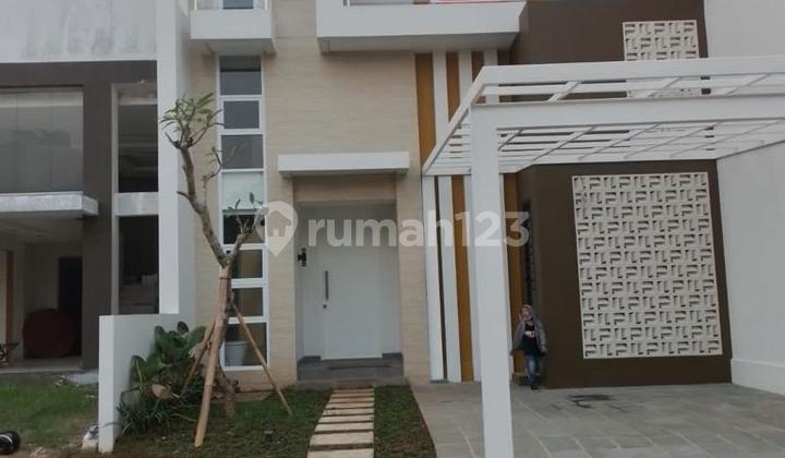 Bagus, Baru Dalam Town House Halaman Depan dan Belakang