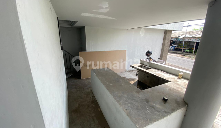 Translation: Shop house on 2nd floor, strategic location near Canggu Translation: Shop house on 2nd floor, strategic location near Canggu