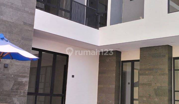 Di Jual Rumah Di Gading Serpong Di Emerald Cove - Gading Serpong

 2