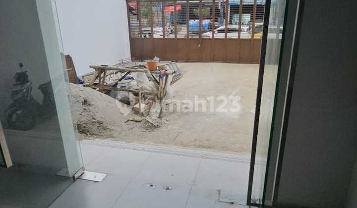 New 4-Storey Shophouse Easy Access in Pahlawan Seribu BSD Serpong New 4-Storey Shophouse Easy Access in Pahlawan Seribu BSD Serpong