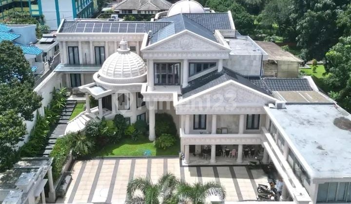 Luxury Artist's House Fully Furnished Ready to Occupy in Villa Cinere Mas