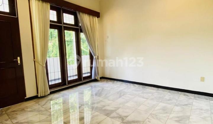 Rumah Hook Mewah + Pool Semi Furnished di Pejaten Jakarta Selatan 2