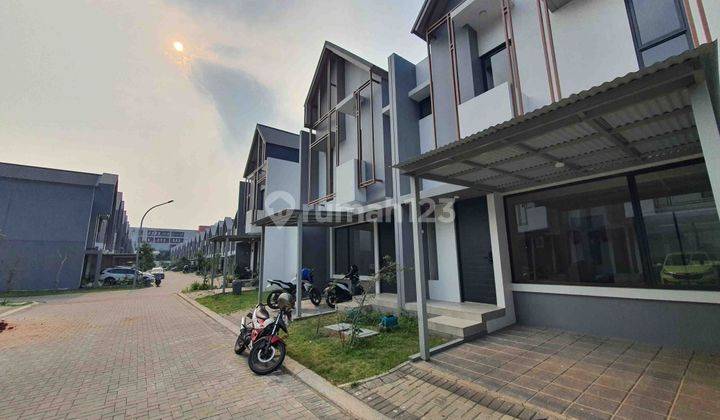 Disewakan Rumah 2 Lantai Baru di Cluster Yuthica Bsd City Tangerang Selatan 1