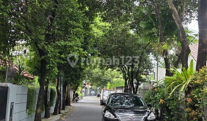 New Luxurious 2.5-Story House, Prestigious in Kemang, South Jakarta 2