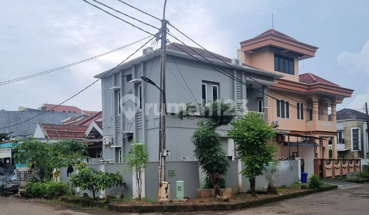 Wide Road Hook House in Sector 1C Gading Serpong