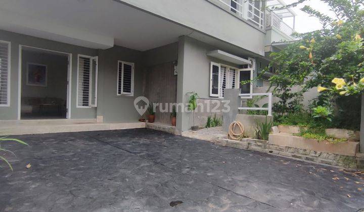 Rumah Hoek Model Farm House Siap Huni di Griya Loka Sektor 1.6 Bsd 2