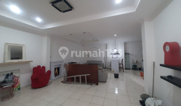 Neat Hook House Ready to Occupy in Pavilion Residence BSD