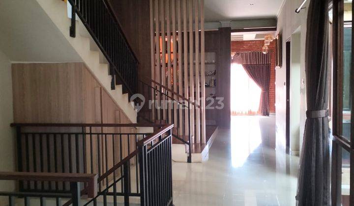 Rumah Mewah 2 Lantai Sudah Renovasi Furnished SHM  2