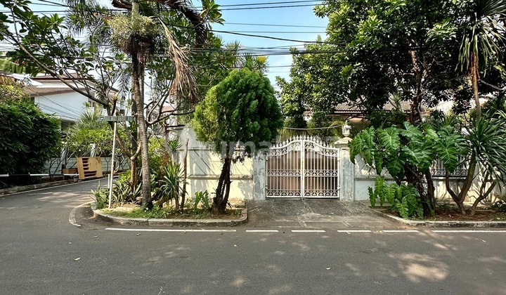 Rumah Hook 2 Lantai di Pulomas Utara, Jakarta Timur 2