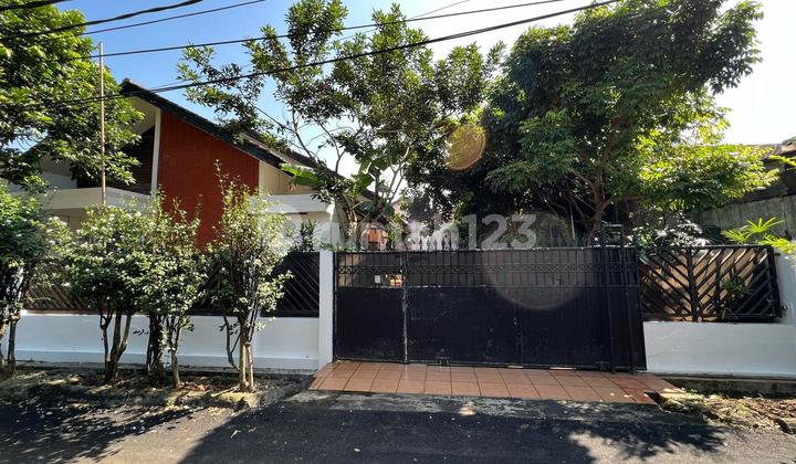 Rumah 2 Kavling Jadi Satu BR 4+1 di Pamulang Permai 1 Rumah 2 Kavling Jadi Satu BR 4+1 di Pamulang Permai 1