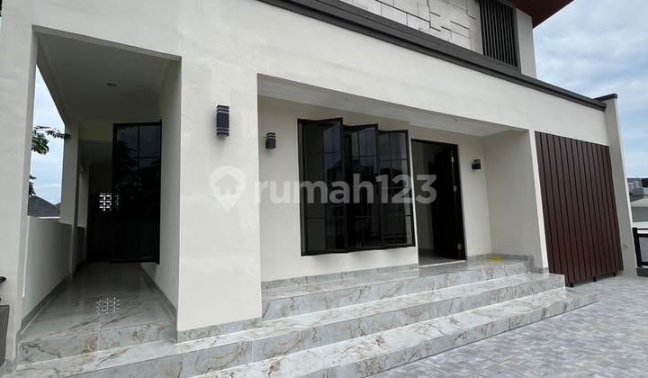 Modern Hook House, Total Renovation in Simplycity The Icon Cluster 2