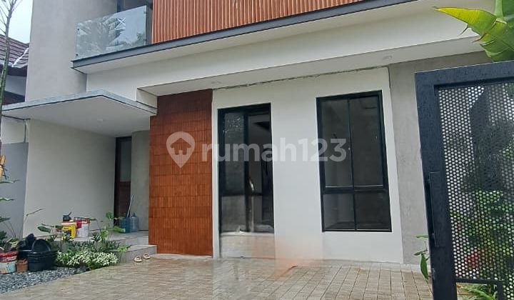 Rumah Bagus Siap Huni Semi Furnished di Anggrek Loka BSD City