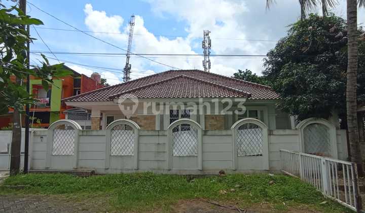 Rumah Nyaman Halaman depan dan belakang Luas di Islamic Village Rumah Nyaman Halaman depan dan belakang Luas di Islamic Village