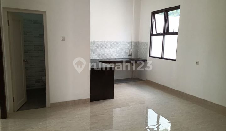 Rumah 2 Lantai Dengan Akses Jalan Lebar di Perumahan Bekasi 2