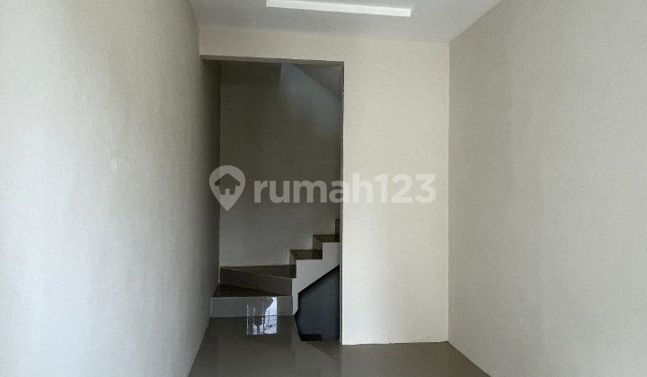 Hunian Konsep Split Level Dengan 3+1 KT di JAKTIM