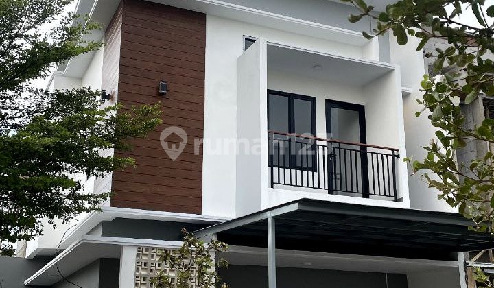 Nikmati Rumah 2 lantai dengan Desain Modern 2