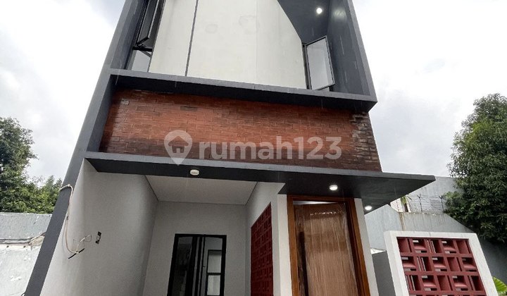 Ready Hunian Modern 3 Lantai Dekat Mall di JAKSEL