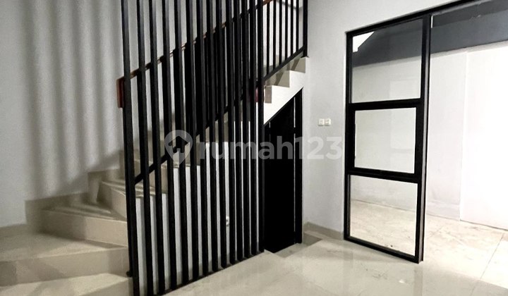 Ready Hunian Modern 3 Lantai Dekat Mall di JAKSEL 2