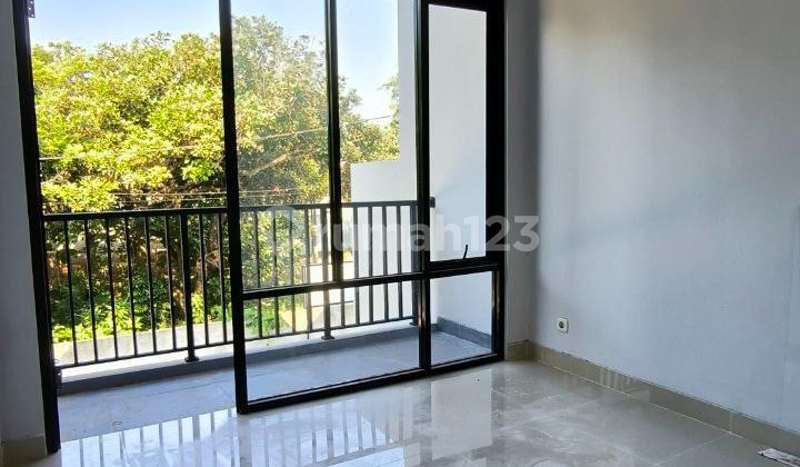 Rumah Desain Tropis Scandinavian di Bekasi Timur