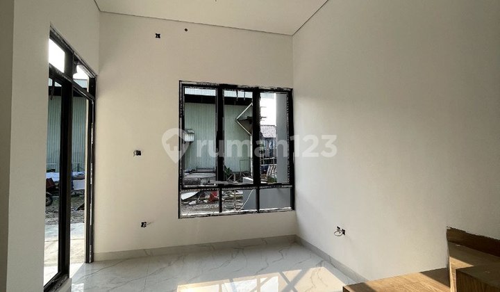 Rumah Strategis 2 Lantai di Jakarta Timur 2