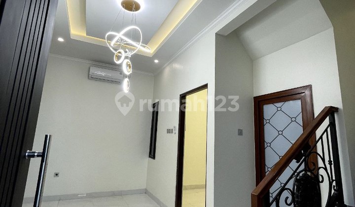 Hunian Mewah Semi Furnished di Jakarta Timur 2