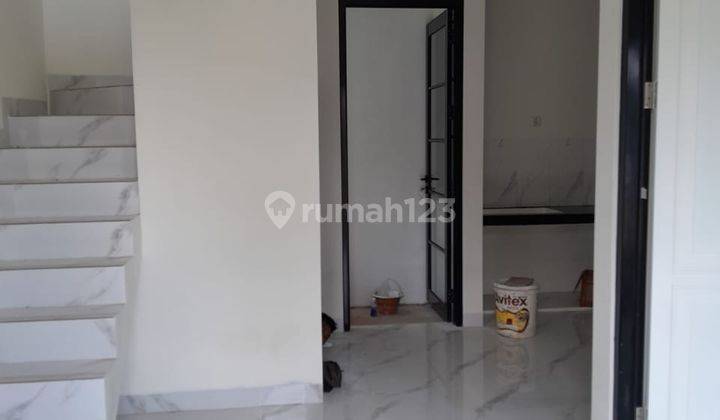 Rumah 2 Lantai Dimunjul Pinggir Jalan  2