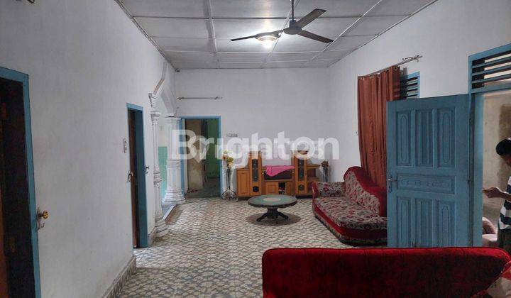 rumah dengan tanah yang luas 2
