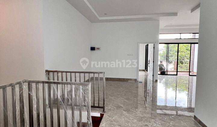 Rumah 2 Lat Cantik, Rapih, Sedang Renov Akhir Des'24 Finish, Semi Furnished, Siap Huni, Dikawasan Kencana Loka Bsd Tangerang Selatan 2