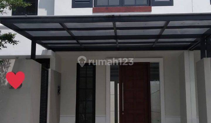 Sewa Rumah Cantik Grand Harvest 2 Lantai Adem Nyaman Surabaya  1