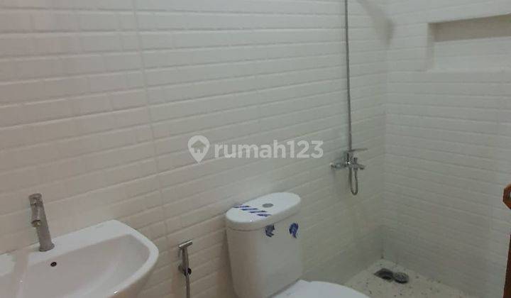 For Rent Rumah Brandnew, Desain Minimalis Modern, 2¼ Lantai Di Taman Palem Lestari 2