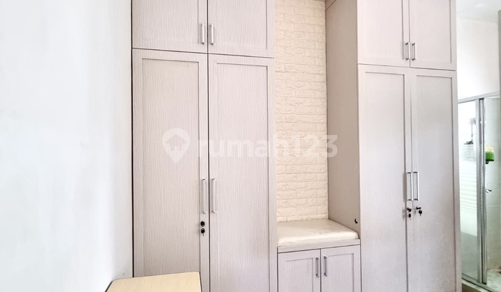 Disewa Rumah Full Furnished, 2 Lantai Full, & Siap Huni Di Taman Palem Lestari