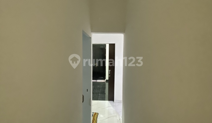 Disewa Rumah Bisa Langsung Tinggal, 2½ Lantai, & Semi Furnsihed Di Taman Surya 2