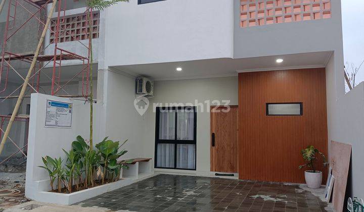 Rumah mewah di jalan utama pondok cabe depan kampus sahid 2