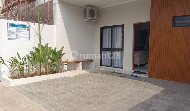 Rumah 3 lantai di jalan utama Pondok cabe depan kampus sahid  2