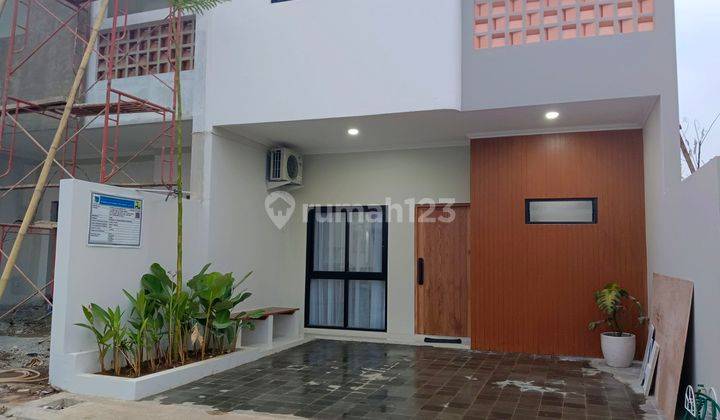 Rumah 3 lantai ada rooftop nya di jalan utama pondok cabe dkt tol 2