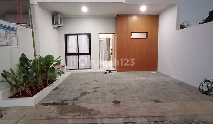 Rumah dipinggir jalan raya pondok cabe depan kampus sahid dekat tol 2