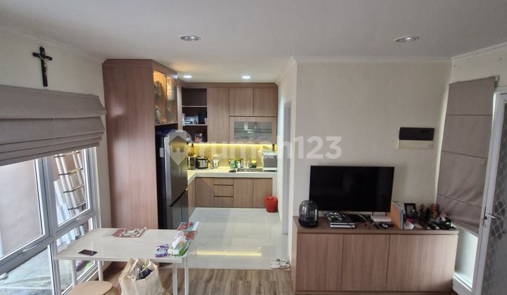 ruang keluarga dijual rumah 2 lantai 7x12