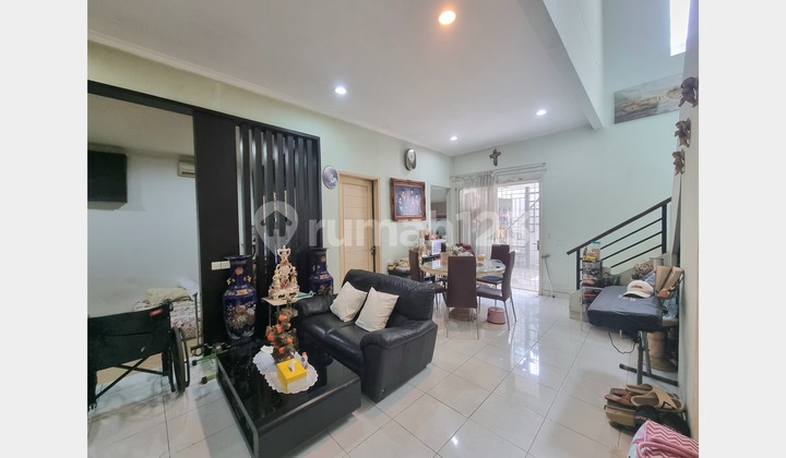 For Sale 2-Story House 8X18 Semi Furnished Cluster Topaz Serpong