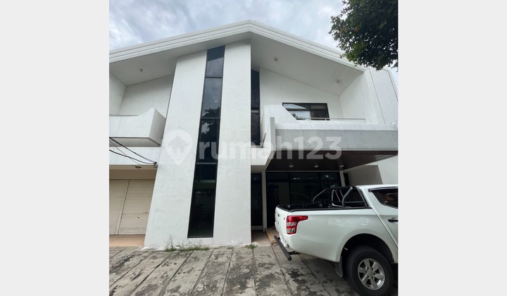 Dijual Rumah 2 Lt Rapih & Terawat With Pool Di Jakarta Selatan 2